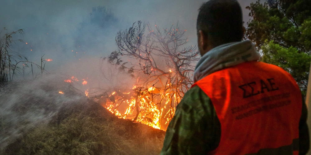 Νέα ενημέρωση: 60 ενήλικες και 4 παιδιά στο νοσοκομείο από την πυρκαγιά – Έντεκα άτομα στη ΜΕΘ